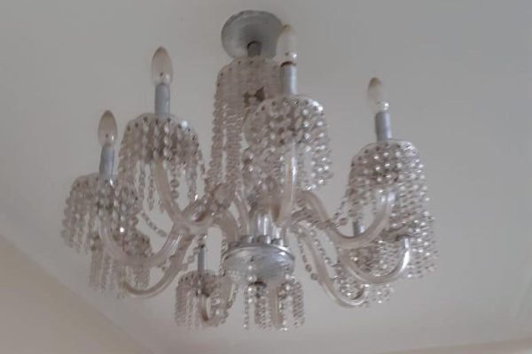 Lampu Kristal Ceko. */Ilustrasi
