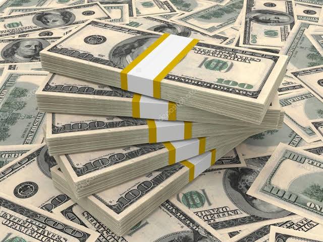 Tumpukan uang dolar