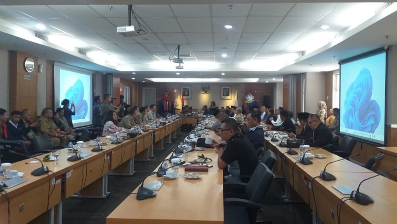 Rapat Membahas Pimpinan DPRD DKI, dipimpin Ketua Sementara DPRD DKI Ahmad Yani dan Wakil Ketua Sementara DPRD DKI Johnny Simanjuntak, Selasa (17/9/2024), ruang Serbaguna DPRD DKI Jakarta. *andreas