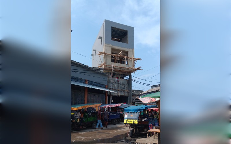 Bangunan liar di zona kuning kawasan Pelabuhan Kali Adem, Muara Angke./ist