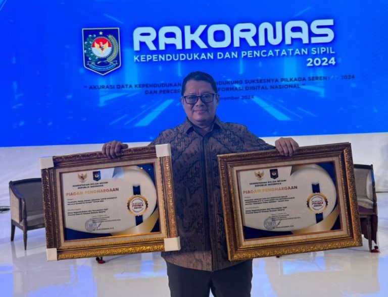 Dukcapil DKI Raih Dua Penghargaan Nasional 