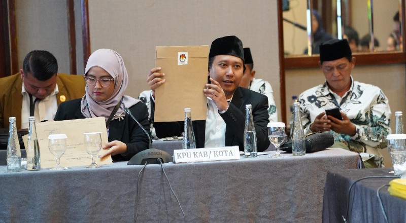 KPU Jaksel dalam acara Rapat Pleno Terbuka Rekapitulasi Suara Pilgub DKI 2024. *ist