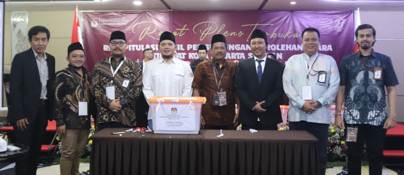 KPU Jakarta Selatan menggelar rapat pleni terbuka penghitungan suara pada Rabu (4122024).
