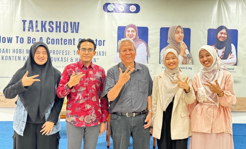 KaprodI KPI UPTQ Achmad Fachrudin dan Kaprodi UD IIQ M. Hisbullah beserta Nara Sumber dan Moderator Talk Show. *ist