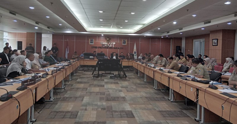 Rapat Komisi A dengan mitra eksekutif Pra RKPD, Senin (17/3/2025). *ric/andreas
