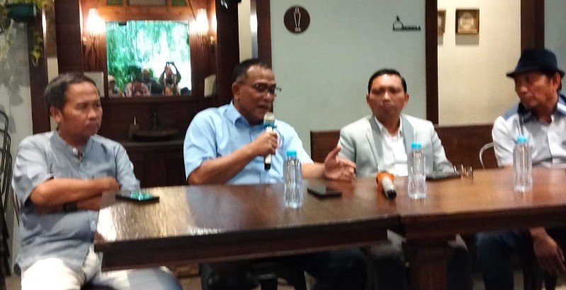 Dari kiri ke kanan: Rizal Maulana Malik (Moderator), Jumhur Hidayat, Zainulinasichin dan Wakil Kamal (Nara Sumber). *ist
