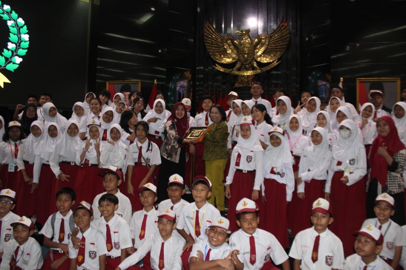 Siswa - siswi SDN 06 Makasar Jakarta Timur mengunjungi DPRD DKI Jakarta, Selasa (6/5/2025). *ist