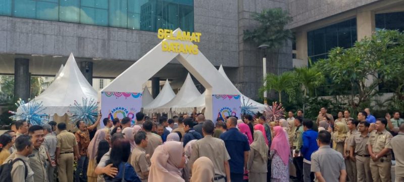 Bazar - Guna memeriahkan HUT Jakarta ke 489, DPRD DKI Jakarta menyelenggarakan bazar, Senin (16/6/2025). *sat