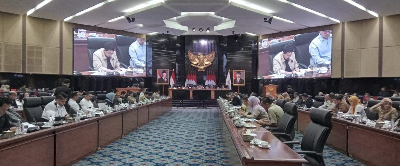Komisi A DPRD DKI Jakarta meminta Dinas Gulkarmat bebas KKN dalam penerimaan PJLP Gulkarmat dalam Rapat Banggar Pembahasan KUA & PPAS TA 2026 di ruang sidang paripurna DPRD DKI, Senin (11/8/2025). *Andreas/ric