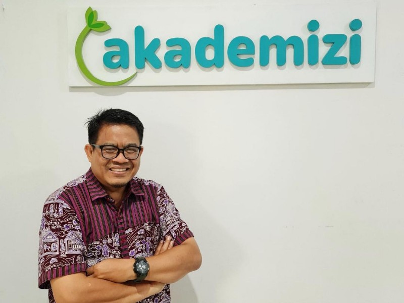 Nana Sudiana (Direktur Akademizi). *ist