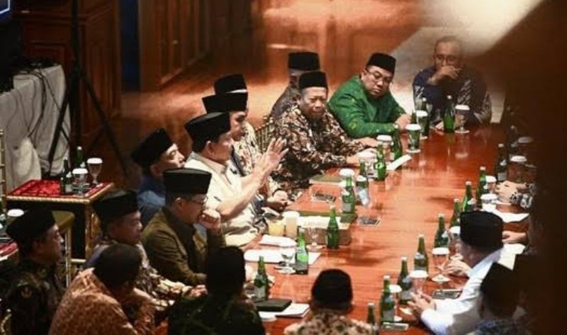 Presiden Prabowo bersama Pimpinan 16 Ormas Islam terkait amuk massa, Sabtu (30/8/2025). *ist