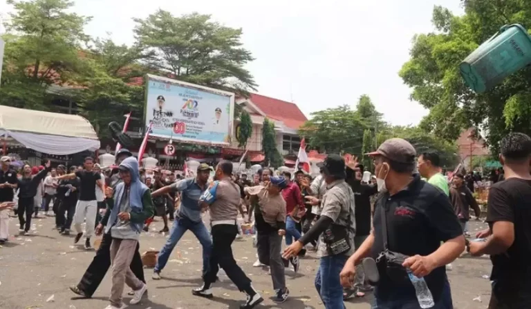Pengamat: Rusuh Pati, Diduga Operasi Geng Solo