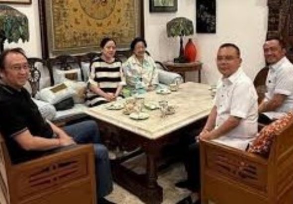 Sufni Dasco Ahmad bersama Ketua Umum PDI Perjuangan Megawati Soekarnoputri berserta putra - putrinya. *ist