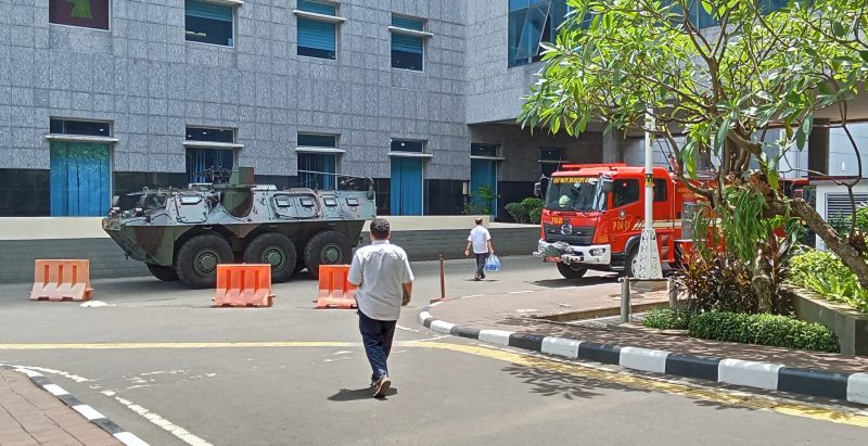 Antisipasi - Kendaraan taktis, Damkar dan Mobil Toilet telah siaga untuk pengamanan antisipasi demo di Gedung DPRD DKI Jakarta, Rabu (3/9/2025). *kirman/ric