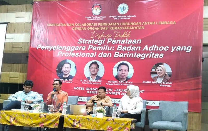 Dari kiri: Ketua Umum Netfid Indonesia Muh Afit Khomsani, Ketua JaDi DKI Sunardi, mantan anggota KPU DKI Nurdin, serta moderator Nurul Husna. *ist