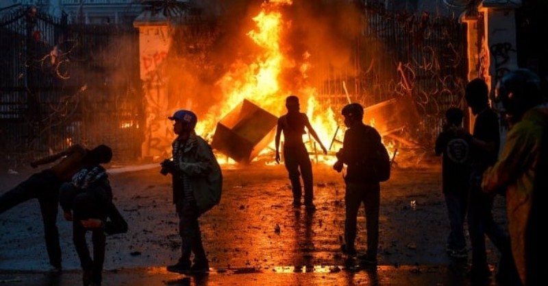 Kerusuhan demo pada Agustus lalu di berbagai daerah. *Ilustrasi/ist