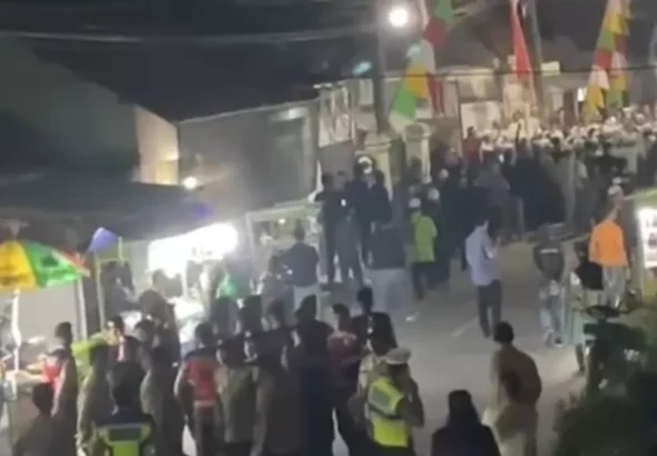 Dua organisasi masyarakat (ormas), Perjuangan Walisongo Indonesia Laskar Sabilillah (PWI LS) dan Front Persaudaraan Islam (FPI), terlibat bentrok saat acara pengajian Habib Rizieq di Pemalang. *Ilustrasi/ist
