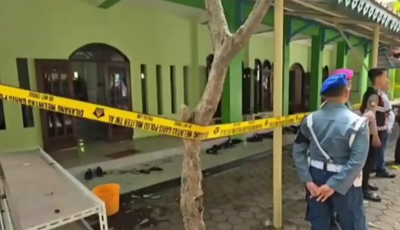 Masjid di dalam komplek SMA Negeri 72 Jakarta tempat terjadi ledakan bom, Jum'at (7/11/2025). Sejumlah siswa menjadi korban ledakan itu dan kini dalam perawatan medis. *ist