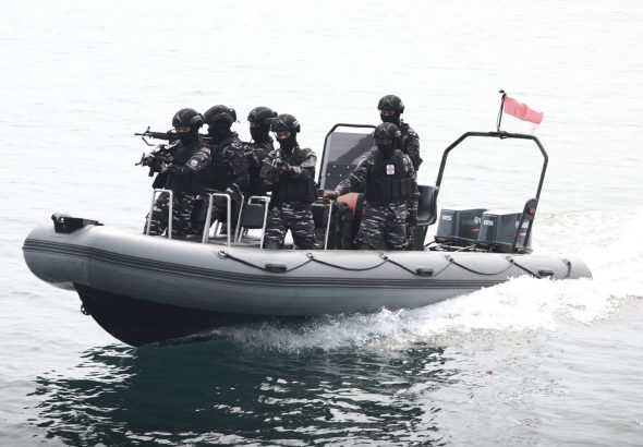 Ribuan prajurit TNI melakukan Latihan Militer di dua daerah yakni Morowali dan Bangka Belitung. Latihan TNI ini merupakan psy war terhadap para pelaku tambangh ilegal yang didominasi para pengusaha asal Cina. *ist