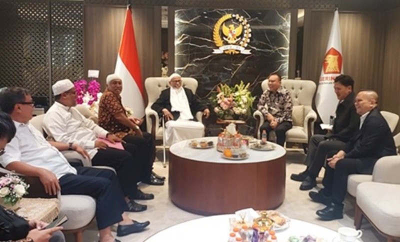Ustadz Abu Bakar Ba'asyir melakukan safari bertemu dengan para tokoh nasional. Usai bertemu Jokowi lalu melakukan kunjungan ke DPR dan diterima langsung Wakil Ketua DPR Sufmi Dasco Ahmad. *ist