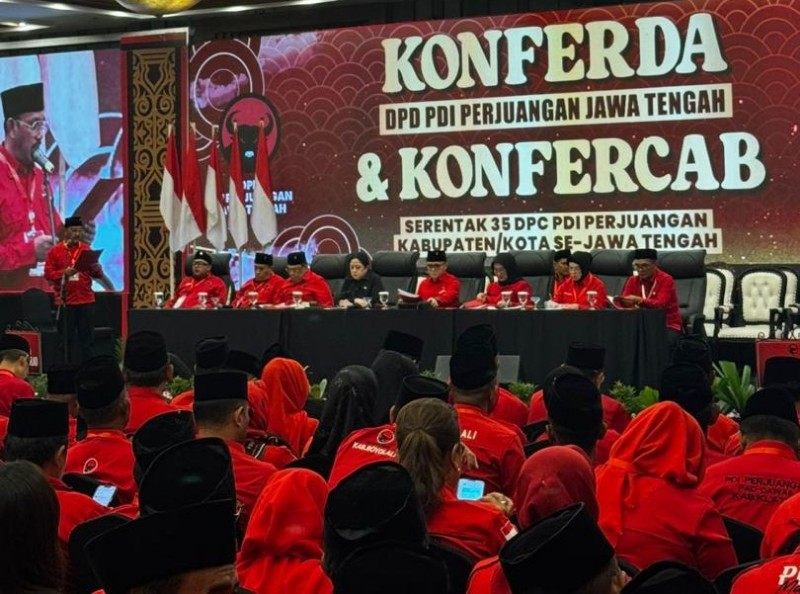 Dolfie Othniel Frederic Palit terpilih sebagai Ketua DPC Jawa Tengah, dalam Konferda PDIP Jawa Tengah yang dilaksanakan di Semarang, Sabtu (27/12/1025). Konferda tersebut dihadiri Ketua Umum PDIP Megawati Soekarnoputri dan Puan Maharani. *Ist