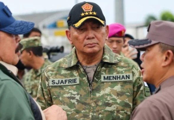 Menhan Sjafrie Sjamsuddin saat sidak di Bandara PT IMIP Morowali. *Ist