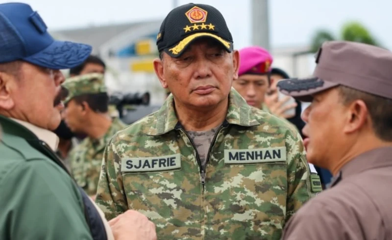 Menhan Sjafrie Sjamsuddin saat sidak di Bandara PT IMIP Morowali. *Ist