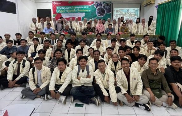 Acara pembukaan dan pelepasan peserta Kuliah Khidmah Mahasiswa Kamis (12/2), di kampus Universitas UPTIQ.*ist