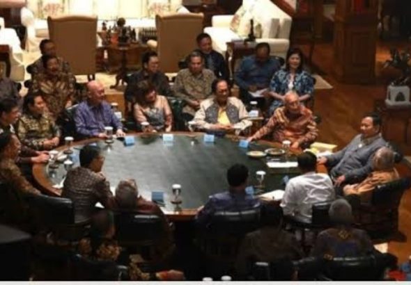 Presiden Prabowo Subianto melakukan pertemuan dengan sejumlah perwakilan pengusaha yang tergabung dalam Asosiasi Pengusaha Indonesia (APINDO), di Hambalang, Senin (9/2/2026). *Ist