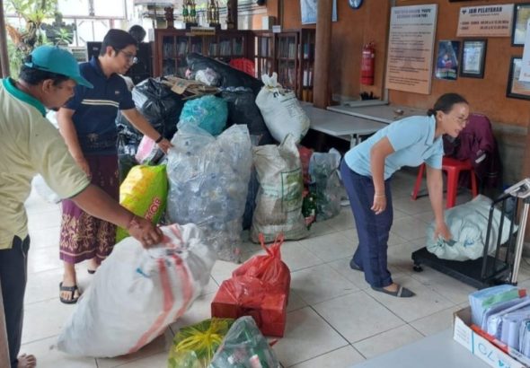 Josephine Simanjuntak: PSI dorong Pemprov DKI serius tangani sampah, mulai dari edukasi, pemilahan hingga daur ulang sampah. *Ist