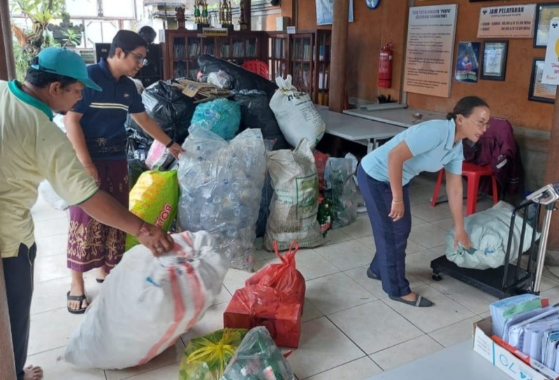 Josephine Simanjuntak: PSI dorong Pemprov DKI serius tangani sampah, mulai dari edukasi, pemilahan hingga daur ulang sampah. *Ist