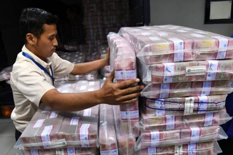ADA APA DENGAN DANA HIBAH RATUSAN MILIAR RUPIAH?