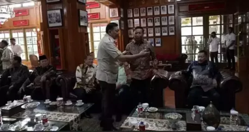 Menteri Pertahanan Sjafrie Sjamsuddin mengadakan pertemuan dengan para purnawirawan senior serta tiga Kepala Staf TNI, di Kantor Kemenhan, Jakarta, Jum'at (24/4/2026). *Ist
