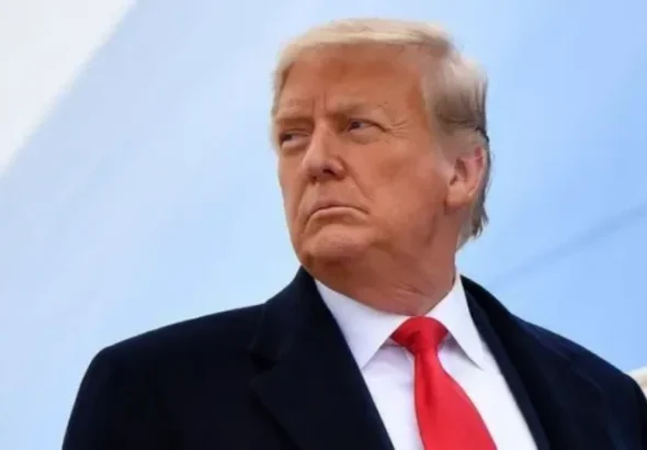 Presiden AS Donald Trump dimakzulkan Dewan Perwakilan Rakyat AS hingga dua kali, periode pertama dan saat ini. Walaupun begitu sebelum ada putusan Senat, Donald Trump masih menjabat sebagai Presiden. *Ist