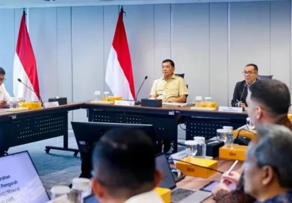 Menhan Sjafrie Sjamsoeddin dan Menteri Pendidikan Tinggi, Sains, dan Teknologi Brian Yuliarto beserta jajaran Badan Industri Mineral menggelar rapat membahas pengamanan objek strategis nasional. *idc/Kemhan RI