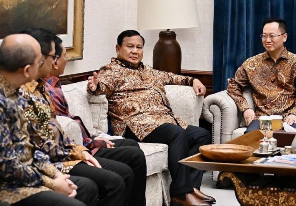 Presiden Prabowo menerima delegasi Hisense di Kertanegara menyaksikan penandatanganan MoU dengan Danantara. *Ist.