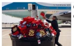 Delegasi AS membuang seluruh barang pemberian dari pihak Cina sebelum menaiki Air Force One. *Ist