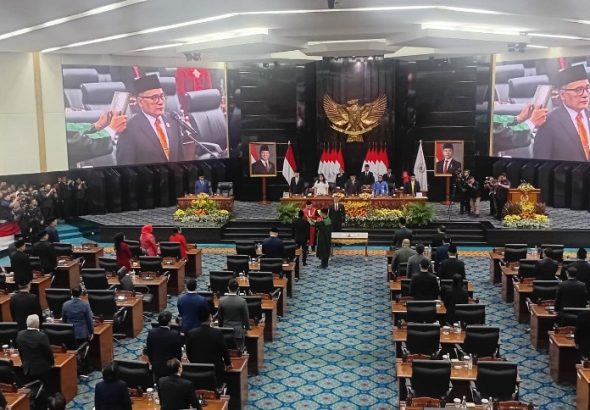 Suhud Alynudin, anggota Fraksi PKS, sah sebagai Ketua DPRD DKI seusai Pelantikan dalam Rapat Paripurna DPRD DKI Jakarta, Senin (8/6/2026). *ric/andreas