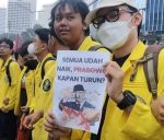 Aksi demonstrasi di kawasan Semanggi pusat Jakarta, Jumat (12/6/2026). *asep/ric