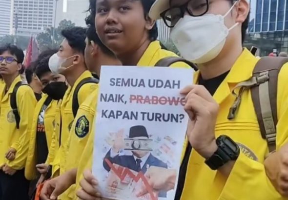 Aksi demonstrasi di kawasan Semanggi pusat Jakarta, Jumat (12/6/2026). *asep/ric