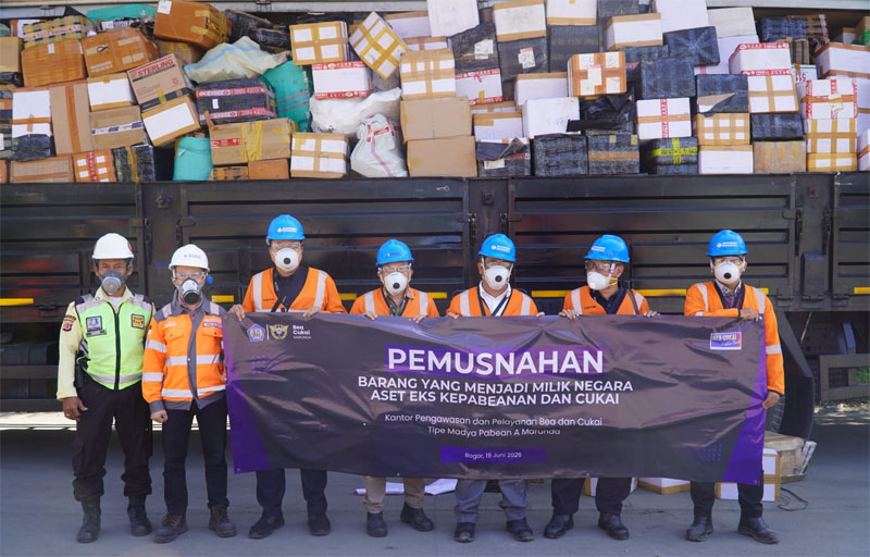 Bea Cukai Marunda memusnahkan barang ilegal yang mencapai Rp9 Milyar lebih pada Jum'at (19/6/2026), di Bogor. *foto/bcm