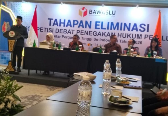 Koordinator Divisi Penanganan Pelanggaran Bawaslu RI Dr. Puadi, M.Pd membuka Kompetisi Debat Penegakan Hukum Pemilu VI Antarperguruan Tinggi se-Indonesia. *Ist