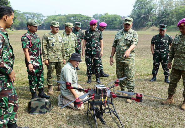 Pangkogabwilhan I Letjen TNI Kunto Arief Wibowo bersama Danpasmar 1 Mayjen TNI (Mar) Ili Dasili, S.E., turut meninjau secara langsung pelaksanaan uji coba yang digelar di Lapangan Tembak Jusman Puger, Kesatrian Marinir Hartono, Cilandak, Jakarta Selatan, Rabu (29/07/2026). *foto:pasmar1.tni.mil.id