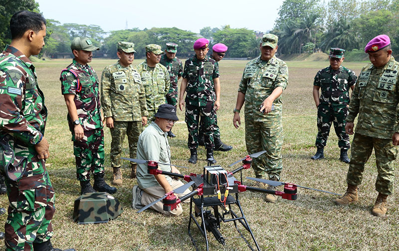 Pangkogabwilhan I Letjen TNI Kunto Arief Wibowo bersama Danpasmar 1 Mayjen TNI (Mar) Ili Dasili, S.E., turut meninjau secara langsung pelaksanaan uji coba yang digelar di Lapangan Tembak Jusman Puger, Kesatrian Marinir Hartono, Cilandak, Jakarta Selatan, Rabu (29/07/2026). *foto:pasmar1.tni.mil.id