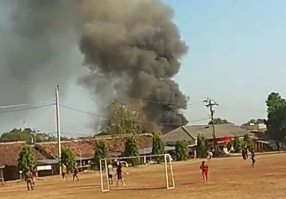 Ledakan dahsyat diduga terjadi di Gudang Pusat Amunisi (Gupusmu) TNI di Kecamatan Saradan, Kabupaten Madiun, Jawa Timur, Kamis (16/7/2026) sekitar pukul 09.00 WIB. Peristiwa tersebut dilaporkan mengakibatkan korban jiwa dan korban luka dari kalangan prajurit TNI. *foto: coverpublik.com