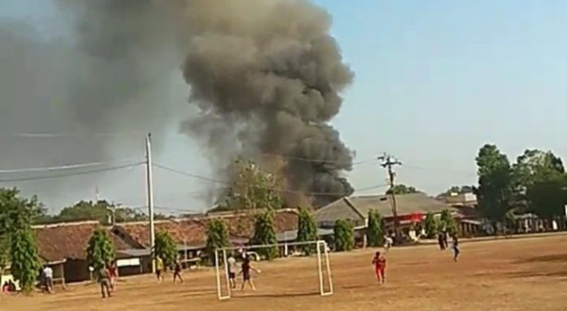 Ledakan dahsyat diduga terjadi di Gudang Pusat Amunisi (Gupusmu) TNI di Kecamatan Saradan, Kabupaten Madiun, Jawa Timur, Kamis (16/7/2026) sekitar pukul 09.00 WIB. Peristiwa tersebut dilaporkan mengakibatkan korban jiwa dan korban luka dari kalangan prajurit TNI. *foto: coverpublik.com
