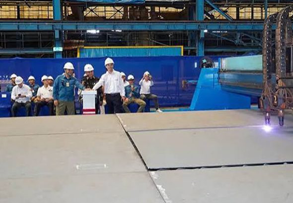 Uji produksi pemotongan baja kapal selam Scorpene Evolved di Surabaya, Jawa Timur. *Foto: idc