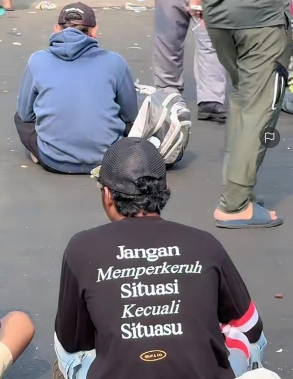 Sisi menarik dari demo pada Kamis (27/8/2027), di depan Gedung DPR, selalu ada yang menarik seperti yang terekam. *asep/ric