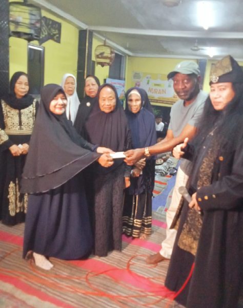 Majelis Ta'lim & Dzikir, juga sekaligus  melaksanakan  pemberian santunan kepada mereka yang kurang mampu. Mr. Sutaryono Musa KhaliQ, atas nama Jakarta Asia Exchange Culture Founder Indonesia (JACE) memberikan santunan kepada mereka yang berhak menerimanya,  disaksikan langsung KH.Jubah Ireng, Pimpinan Padepokan Majelis Ta'lim & Dzikir Sunan Kalijaga, bersama Jama'ah Pengajian. Turut hadir  KH Dr Firdaus Turmudzi dari Majelis Ta'lim Hadiqotul Ma'rifah, Pondok Gede. *otto