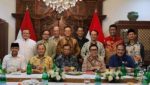 Sejumlah Sekretaris Jenderal (Sekjen) partai politik pendukung pemerintahan Presiden Prabowo Subianto dan Wakil Presiden Gibran Rakabuming Raka berkumpul di rumah dinas Menteri Luar Negeri sekaligus Sekjen Partai Gerindra Sugiono, di kawasan Widya Chandra, Jakarta Selatan, Kamis (13/8/2026) malam.